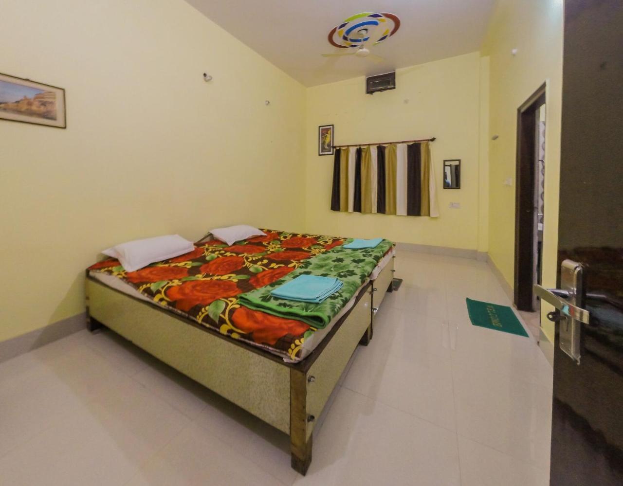 Gangotri Paying Guest House Benares Buitenkant foto