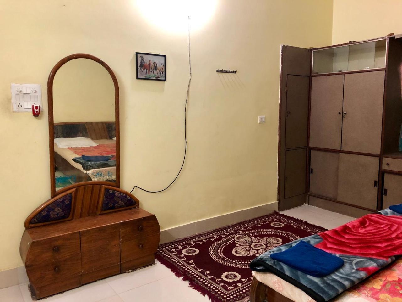 Gangotri Paying Guest House Benares Buitenkant foto